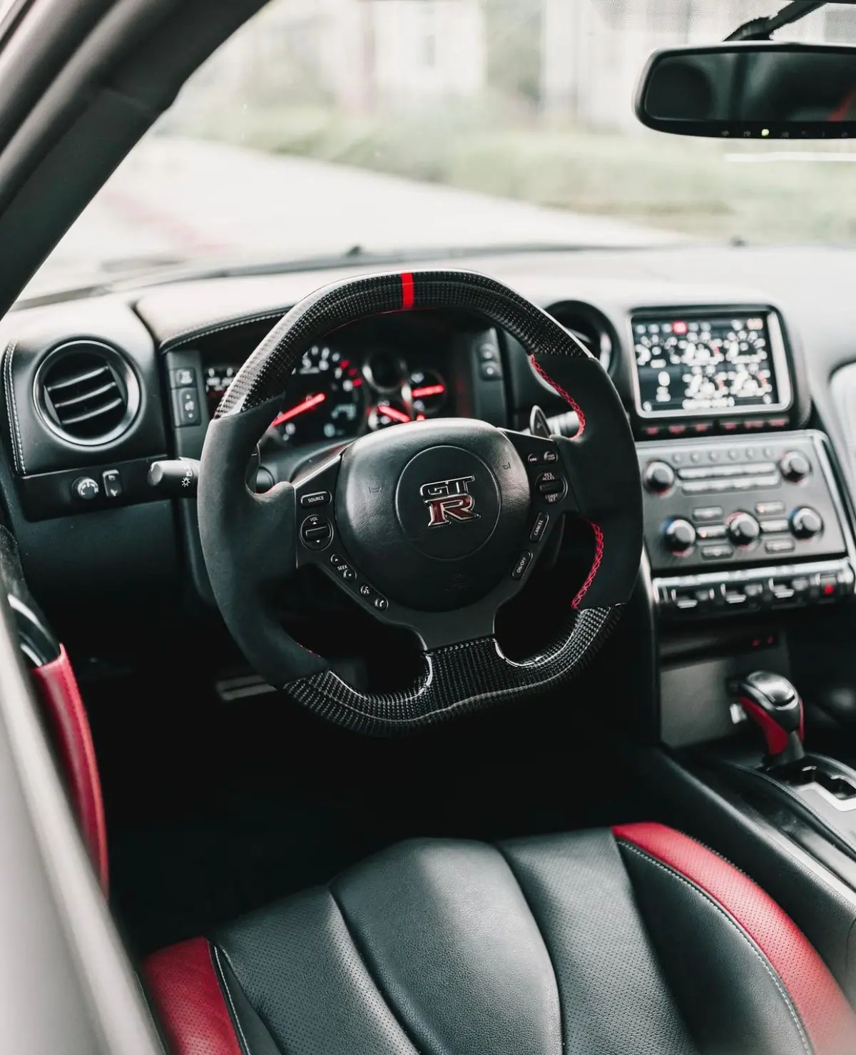 Dynacarbon™️ Nissan Gtr 2009-2016 Steering Wheel 1