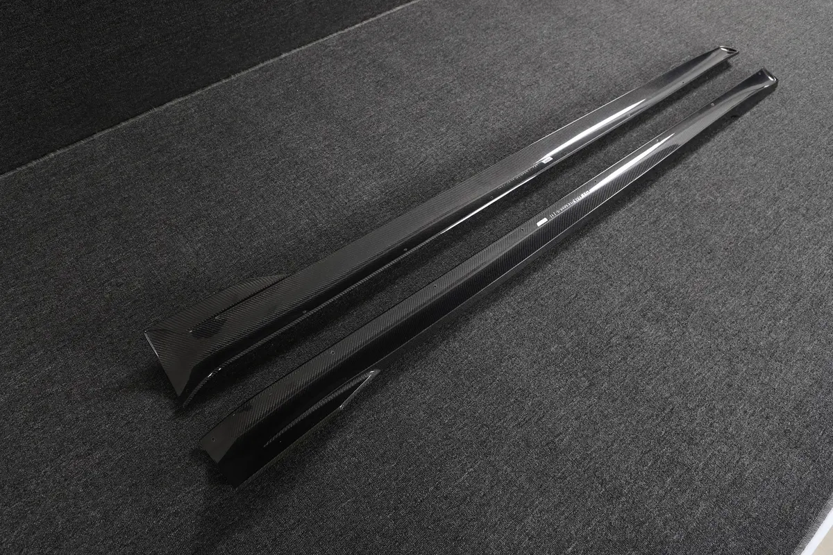 Dynacarbon™️ Carbon Side Skirts For Tesla Model S Plaid 2021-2023 1