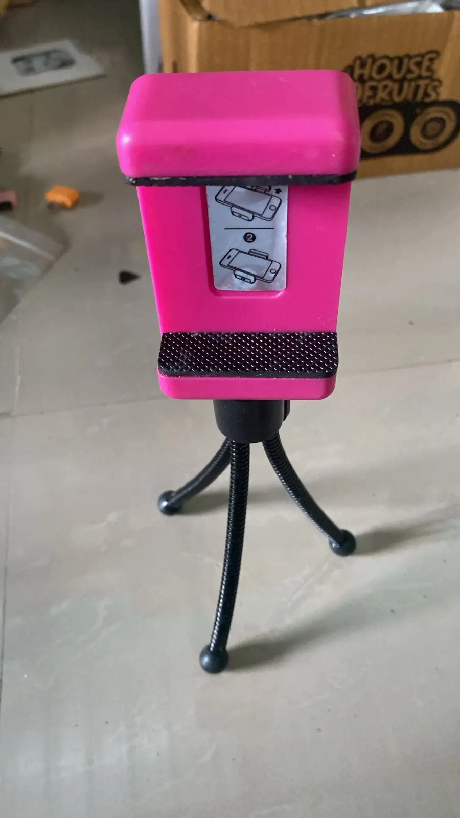Dealsplant  Mini Tripod For All Smartphones 1