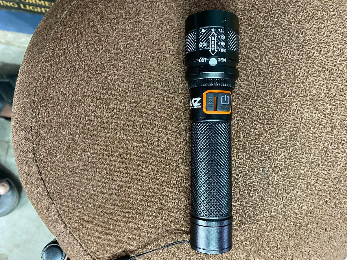 Dealsplant Mz-932 Strong Brightness Flashlight Outdoor Torch 1